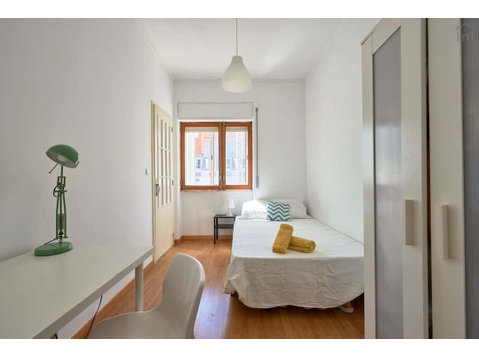 Bright double bedroom with private bathroom in Saldanha -… - Appartementen
