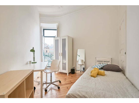 Bright single bedroom with balcony in Arroios - Room 2 - Appartamenti