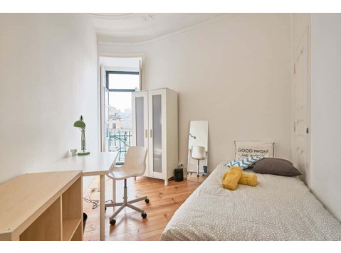 Bright single bedroom with balcony in Arroios - Room 2 - Apartments