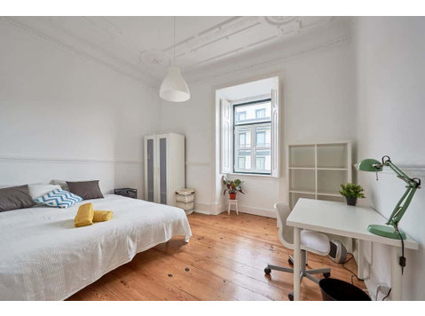 Bright twin bedroom in Arroios - Room 6 - Apartman Daireleri