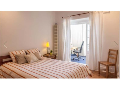Charming room in a 4 bedroom apartment in São Domingos de… - Apartamente