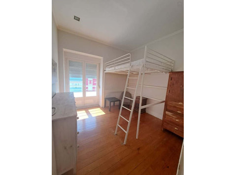 Comfortable bedroom in a 4-bedroom apartment in Rua Lucinda… - Korterid