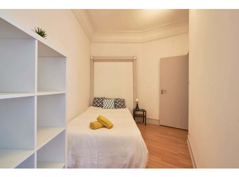 Comfortable double bedroom in Marquês de Pombal - Room 1 - Apartments