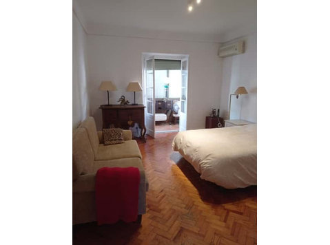 Comfortable double bedroom in a T4 apartment in Lisbon - Q1 - Apartman Daireleri