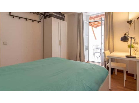 Comfortable double bedroom with balcony in Saldanha - Room 5 - Apartamente