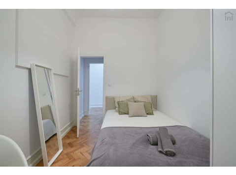Comfortable double interior bedroom in Alameda - Room 6 - Apartments