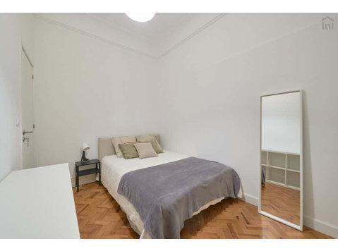 Comfortable double interior bedroom in Alameda - Room 6 - Appartements