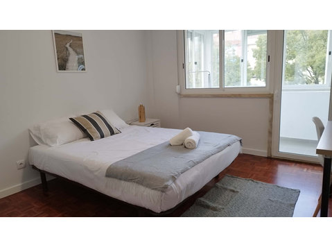 Comfortable room for rent in a 5-bedroom apartment in… - Apartments