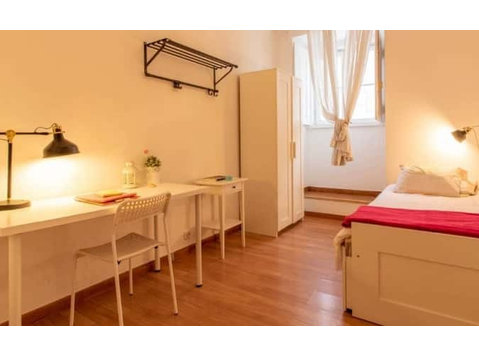 Comfortable single bedroom in Saldanha - Room 2 - Апартмани/Станови