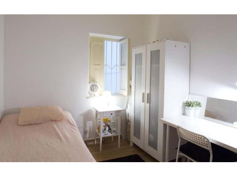 Comfortable single bedroom in Saldanha - Room 4 - Квартиры