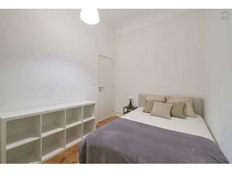 Comfortable single interior bedroom in Alameda - Room 6 - Appartements