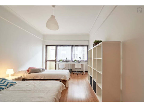 Comfortable twin bedroom with balcony in Saldanha - Room 6 - Apartments