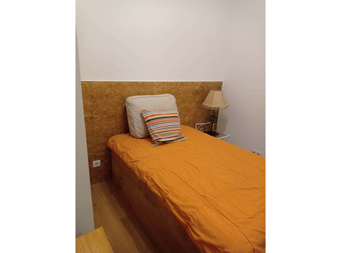 Comfy room in a 3 bedroom apartment in Benfica - R2 - Apartamentos