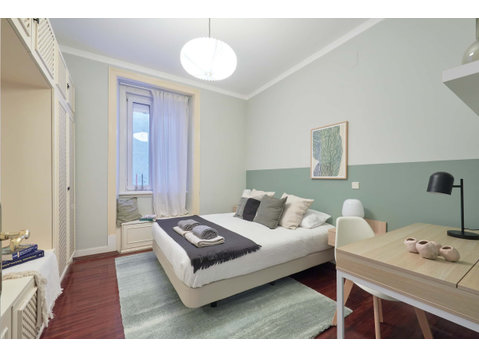 Confortable Double Room near Parque Eduardo VII - Room 6 - Апартаменти