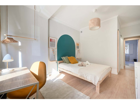 Confortable bedroom with private bathroom in Areeiro - Room… - Appartements