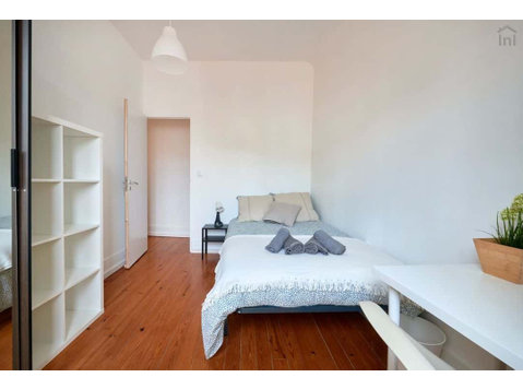 Confortable double bedroom in Avenida - Room 3 - Appartementen