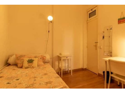 Confortable single bedroom in Saldanha - Room 7 - Apartamentos