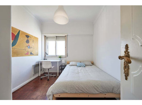 Cozy double bedroom in Alto dos Moinhos - Room 2 - Apartments