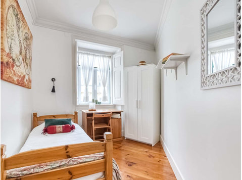 Cozy room in a 7-bedroom apartment in Saldanha - Room 1 - Apartman Daireleri