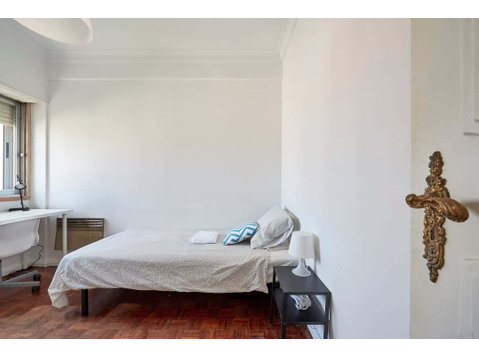 Cozy single bedroom in Alto dos Moinhos close to IPL - Room… - குடியிருப்புகள்  