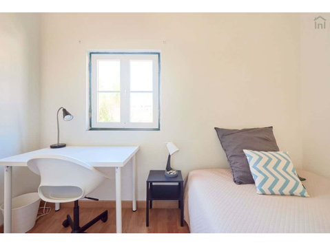 Cozy single bedroom in Avenida - Room 6 - آپارتمان ها