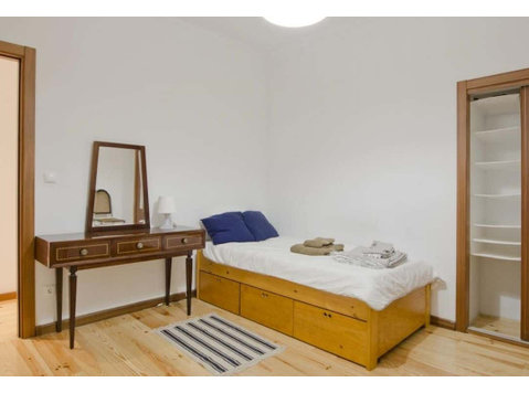 Cozy single bedroom in Praça de Espanha - Room 3 - Apartments