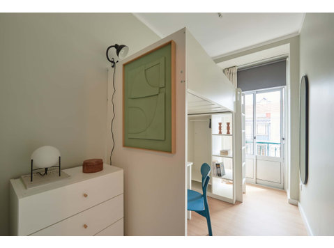 Cozy single bedroom in a 12-bedroom apartment in Morais… - Wohnungen