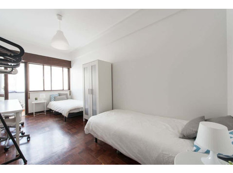 Cozy twin bedroom with private bathroom in Saldanha - Room 9 - Wohnungen