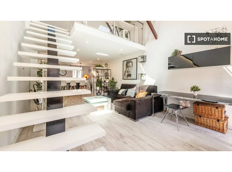 Apartamento estúdio duplex para arrendar no Bairro Alto,… - Apartamentos
