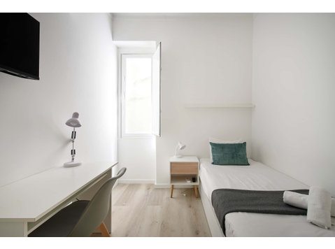 Friendly single bedroom in Lisbon - Room 4 - Mieszkanie