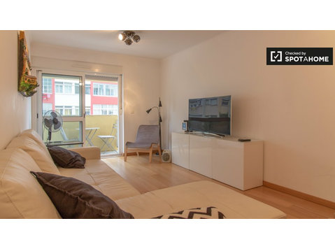 Duży apartament z 1 sypialnią do wynajęcia w Olaias w… - Mieszkanie