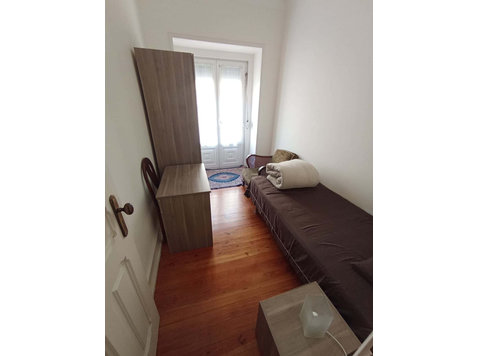 Lovely room in a 4 bedroom apartment in Areeiro - Pisos