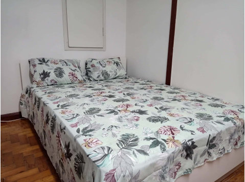 Lovely room in a 4 bedroom apartment in Lisbon - Room 2 - Apartments