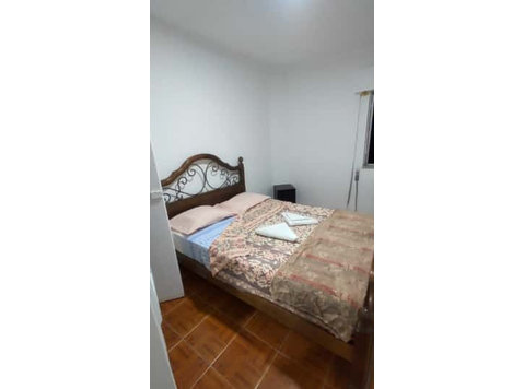 Lovely room with a double bed in a 4 bedroom apartment -… - Korterid