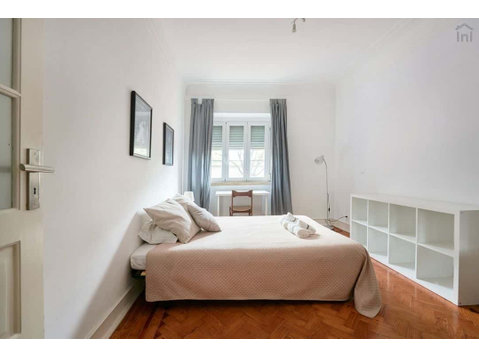 Luminous double bedroom in Alameda - Room 2 - Apartments