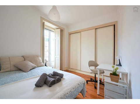 Luminous double bedroom in Avenida - Room 1 - 아파트