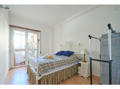 Luminous double bedroom in a 3-bedroom apartment in… - Apartamentos