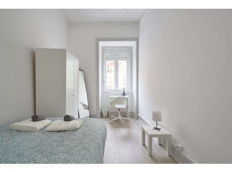 Luminous double bedroom with balcony in Arroios - Room 2 - Korterid