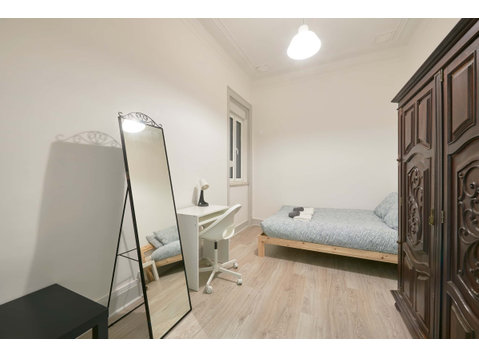 Luminous double bedroom in Arroios - Room 3 - アパート