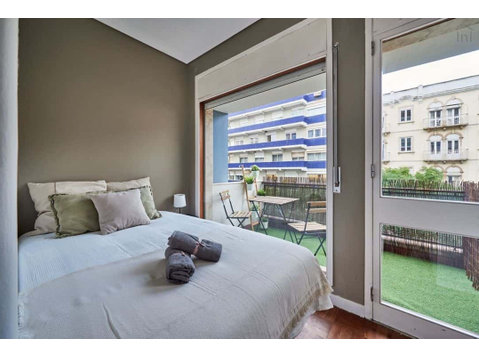 Luminous double bedroom with balcony in Saldanha - Room 8 - Apartemen