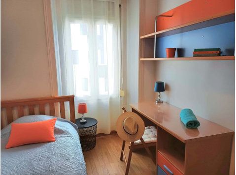 Luminous room in a 5-bedroom apartment - Room 1 - Апартаменти