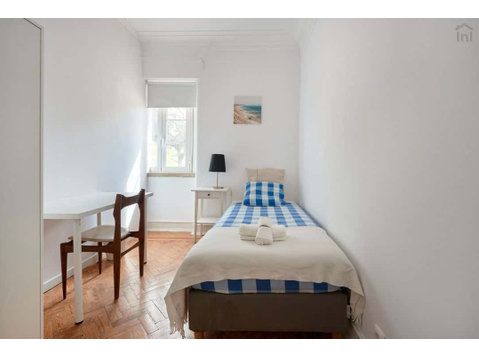 Luminous single bedroom in Alameda - Room 3 - Квартиры