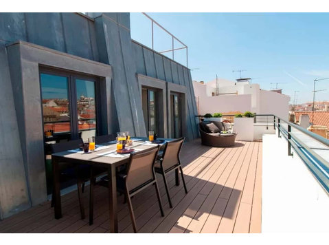 Lux & Spacious 1BR home w/ huge terrace, 5mins to Academy… - Lakások