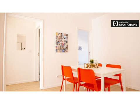 Lisboa, Alvalade'de kiralık modern 5 yatak odalı daire - Apartman Daireleri