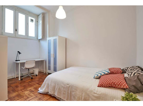 Modern double bedroom in Alameda - Room 1 - Апартаменти