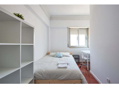 Modern double bedroom in Alto dos Moinhos - Room 7 - Apartemen