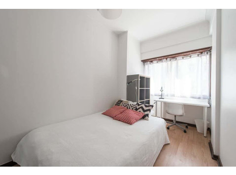 Modern double bedroom in Saldanha - Room 3 - Апартаменти