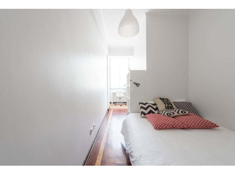 Modern double bedroom in Saldanha - Room 7 - Pisos