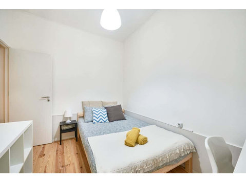 Modern double interior bedroom in Cais do Sodré - Room 6 - Korterid