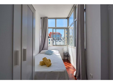 Modern single bedroom in Saldanha - Room 2 - Pisos